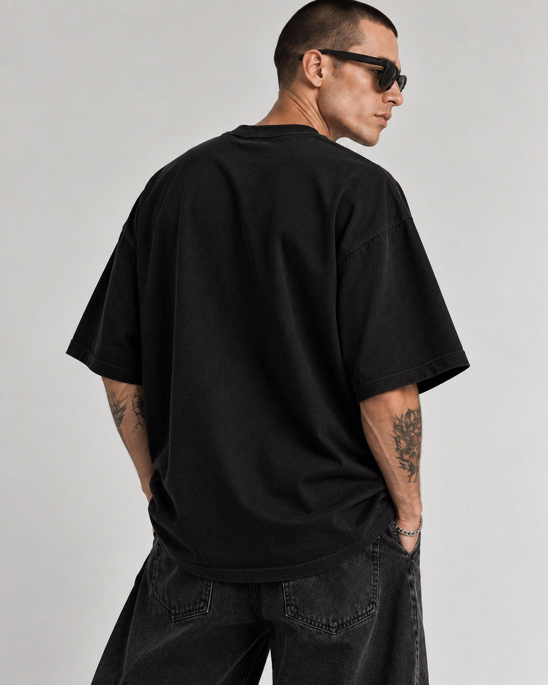 Doodle Skull Graphic T-Shirt - Intricate Monochrome Line Art Tee